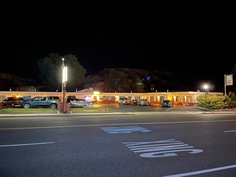 More Photos Of 408 Park St, Thermopolis Hotel For Sale