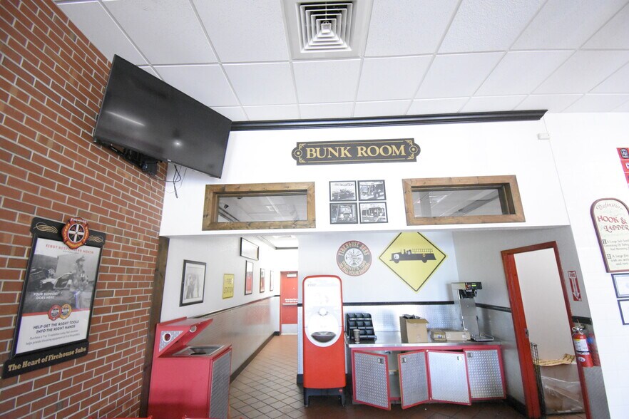More Photos Of 253 N Bypass 35, Alvin Storefront For Lease