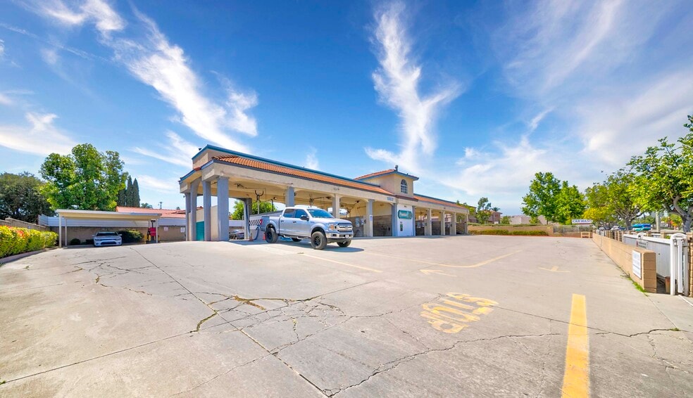 More Photos Of 1352 N Santa Fe Ave, Vista Carwash For Sale