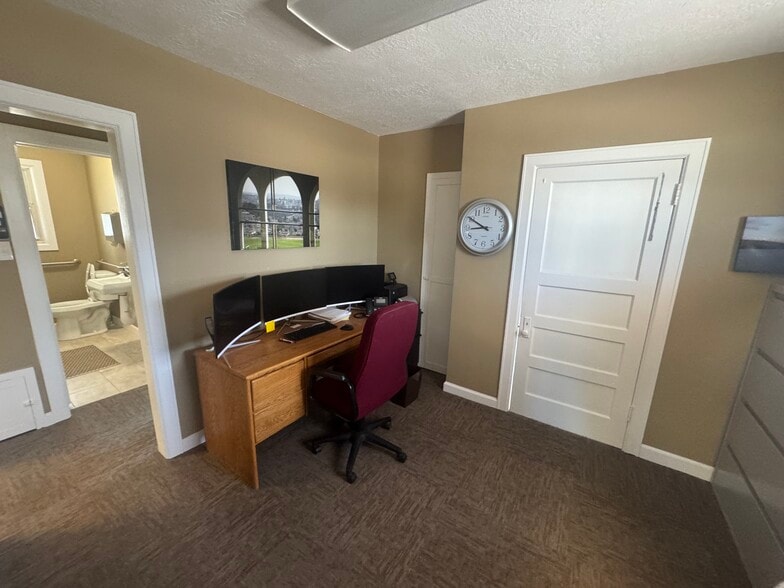 More Photos Of 10923 S Redwood Rd, South Jordan Office For Sale