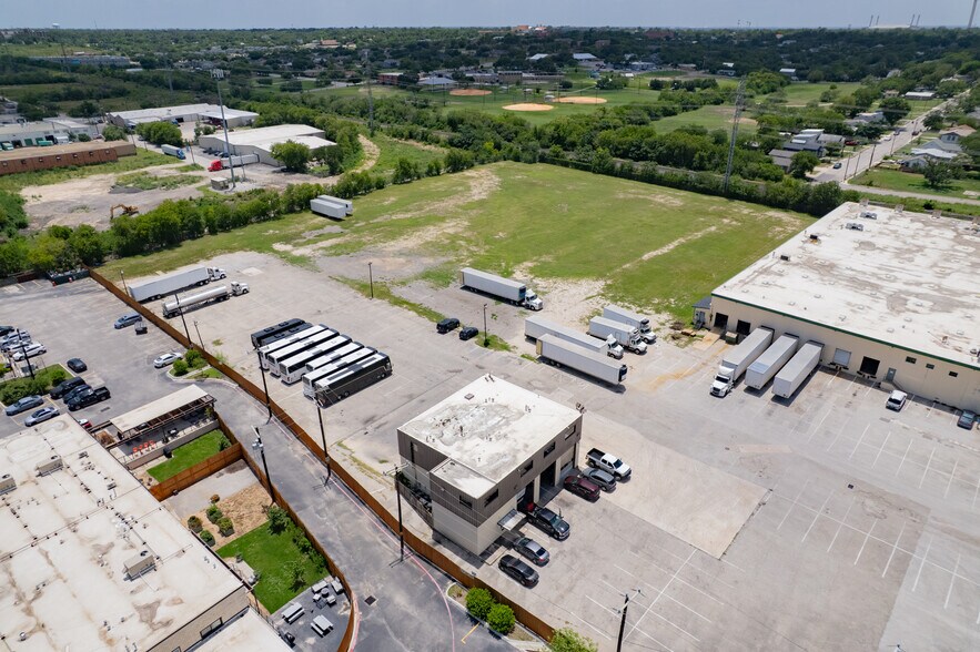 More Photos Of 3000 E Houston St, San Antonio Unknown For Lease