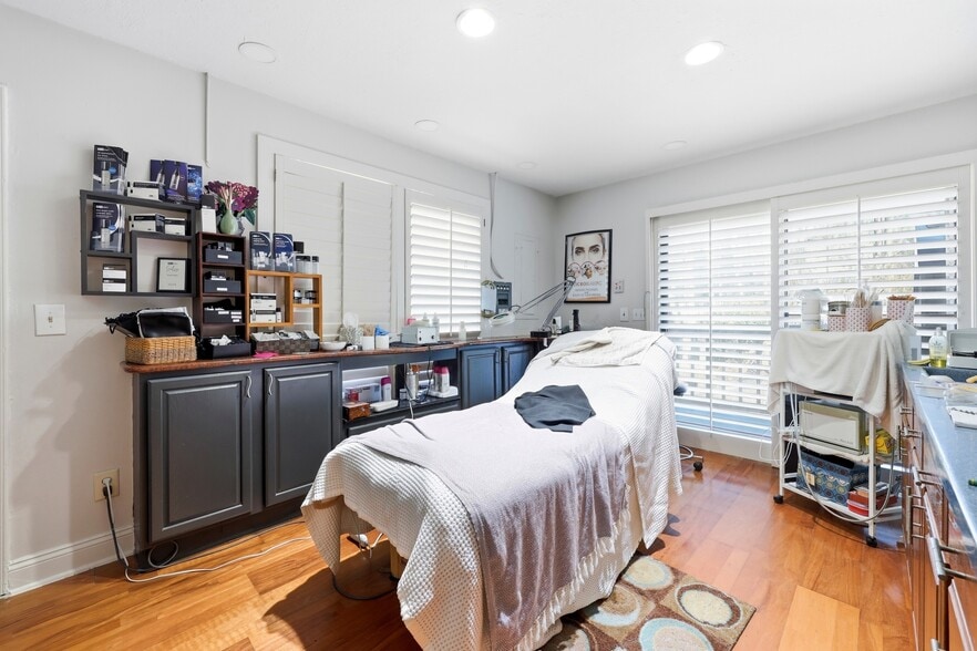 More Photos Of 3683 Crown Point Rd, Jacksonville Storefront Retail Office For Sale