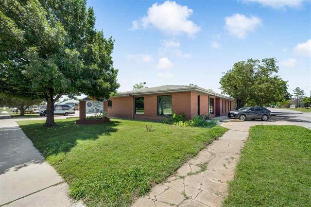 Primary Photo Of 816 W Gore Blvd, Lawton Office For Sale