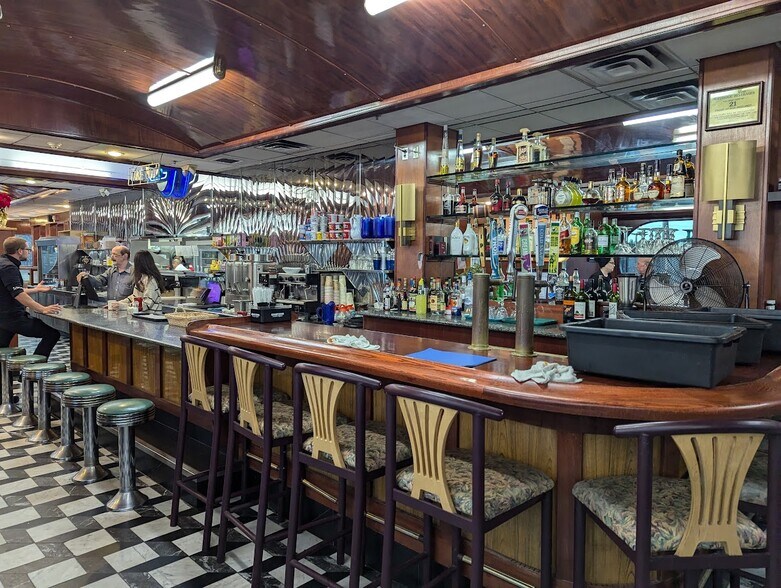 More Photos Of 909 Union Ave, New Windsor Township Restaurant For Sale