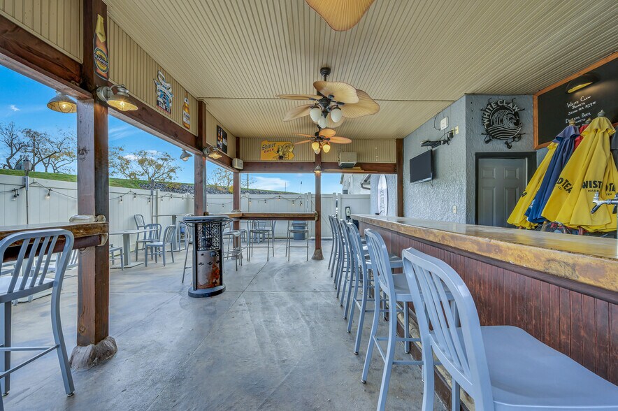 More Photos Of 524 Court St, Scranton General Retail For Sale