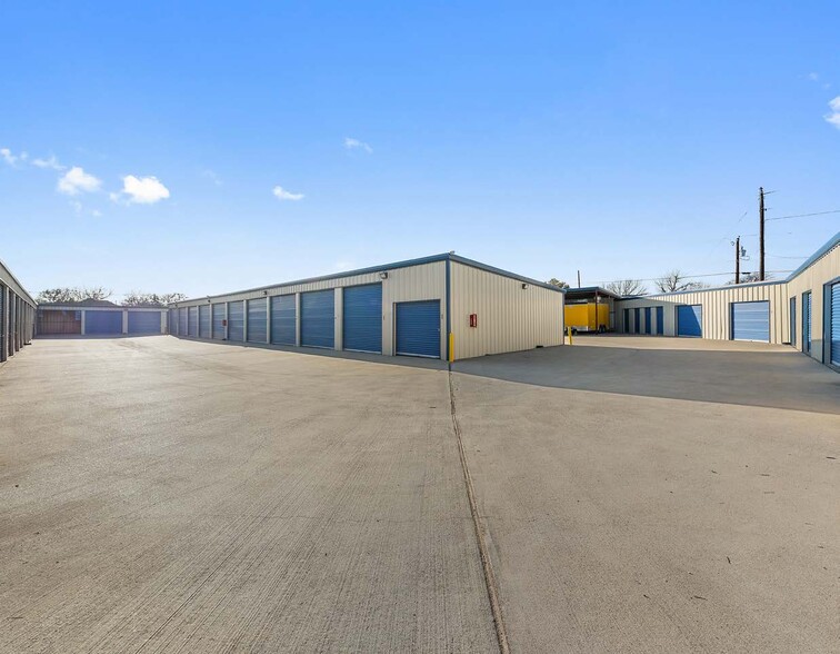 More Photos Of 3621 Elm Grove Rd, Rowlett Self Storage For Sale