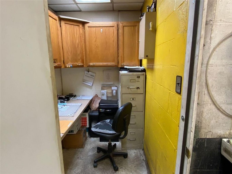 More Photos Of 743 Broadway St E, Monticello Auto Repair For Sale