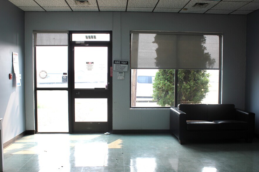 More Photos Of 1954 10 Av NW, Medicine Hat Warehouse For Sale