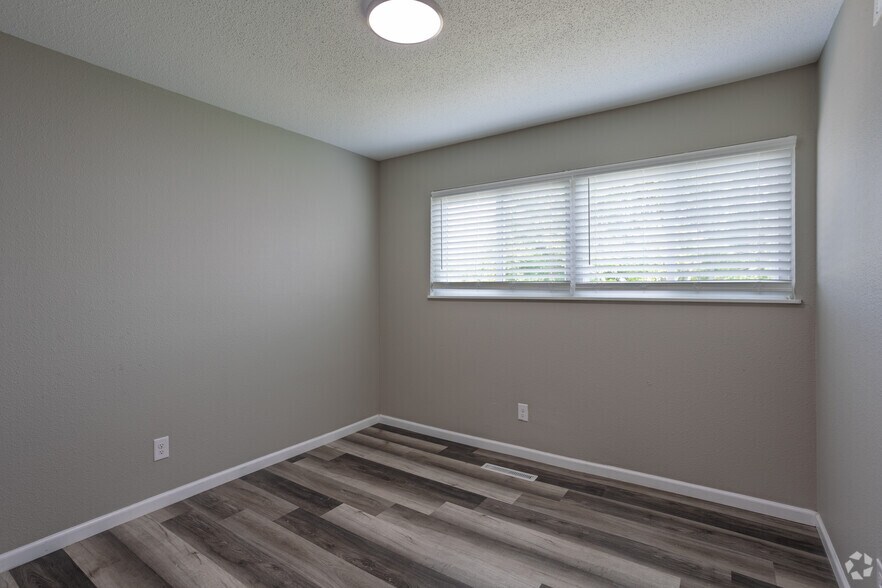 More Photos Of 4000 Archer Dr, East Moline Apartments For Sale