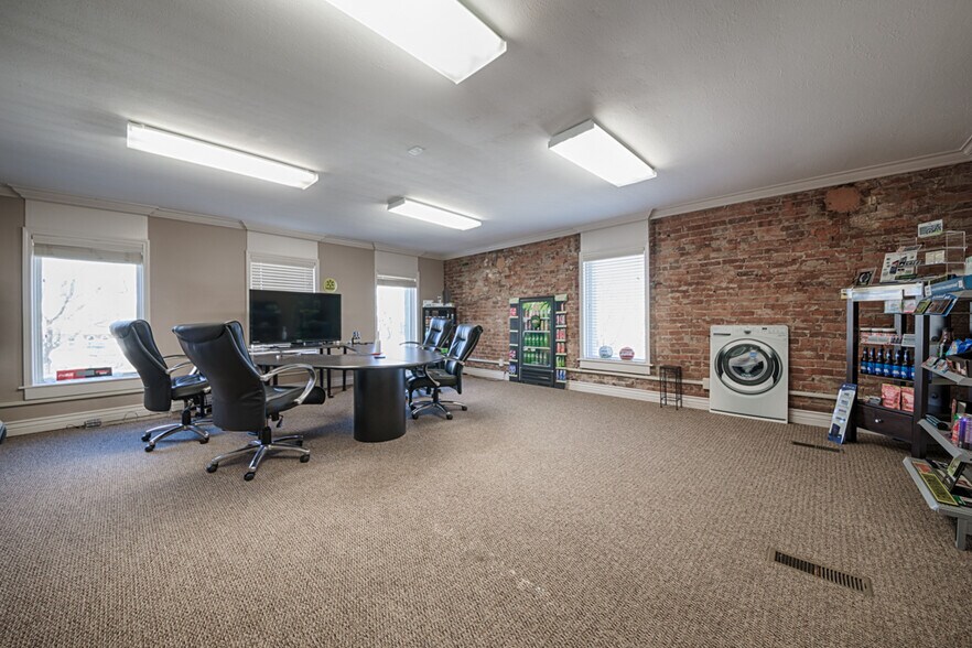 More Photos Of 116 E Central Ave, Bentonville Storefront Retail Residential For Sale