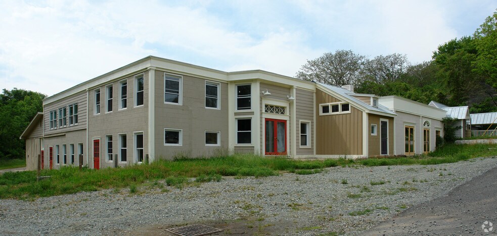 More Photos Of 136 Fayetteville St, Pittsboro Warehouse For Lease