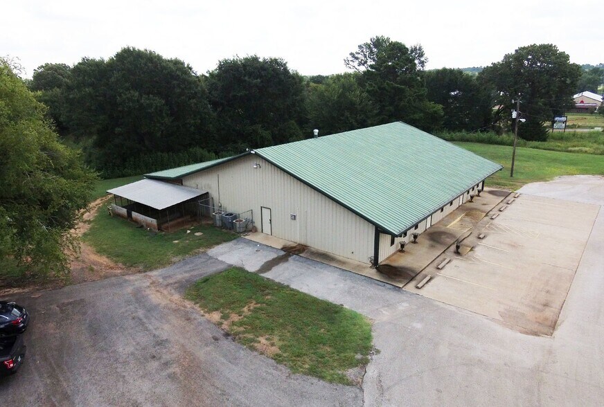 More Photos Of 37252 US Highway 69 N, Jacksonville Veterinarian Kennel For Sale