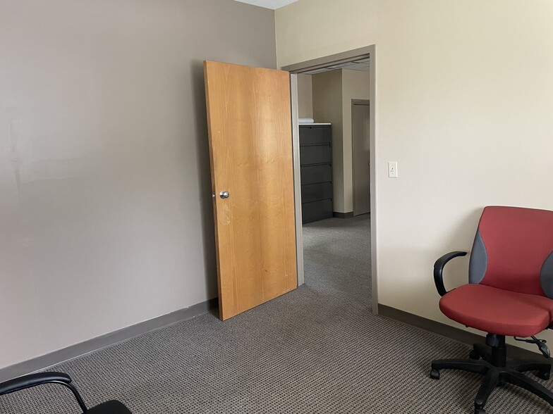 More Photos Of 1735 Central Ave, Albany Office For Sale