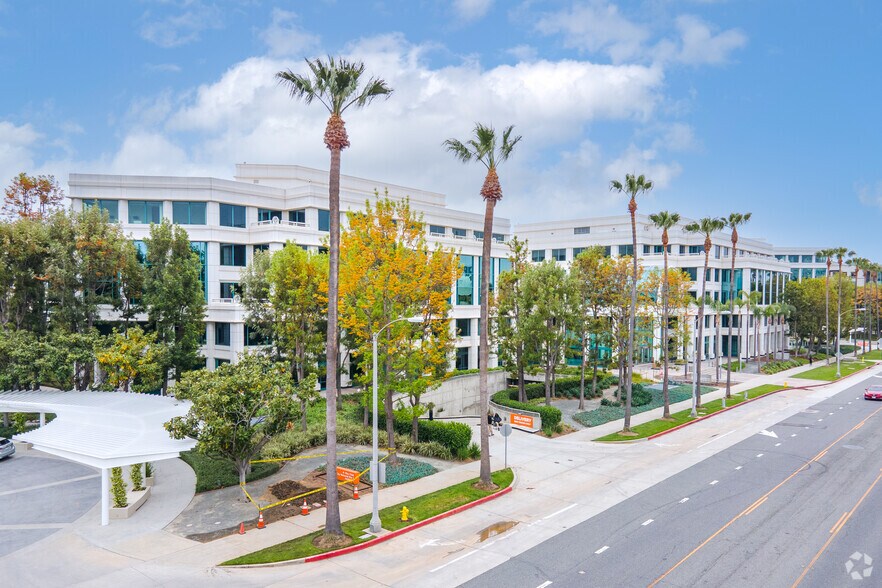 More Photos Of 2450 Colorado Ave, Santa Monica Office For Lease