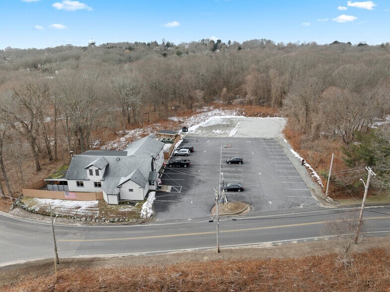 More Photos Of 415 Palmer Ave, Warwick Bar For Sale