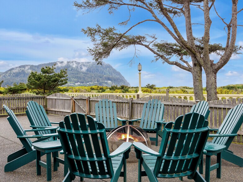 More Photos Of 1021 Promenade, Seaside Specialty For Sale