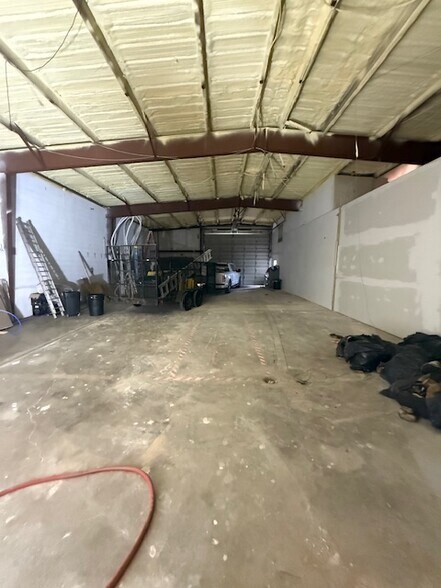 More Photos Of 5819 S Owasso Ave, Tulsa Warehouse For Lease