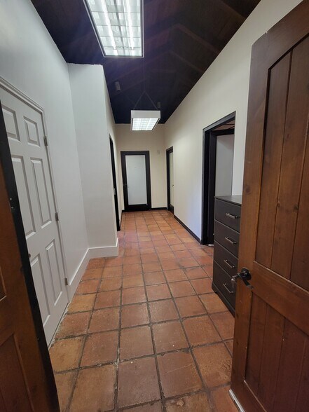 More Photos Of 2323 N Walton Walker Blvd, Dallas Office For Sale