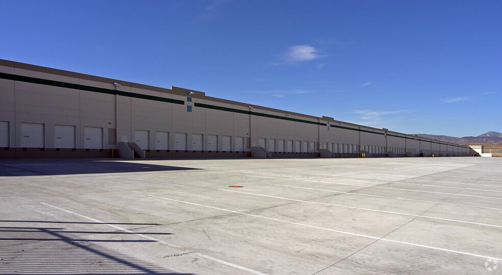 More Photos Of 2510-2580 W Walnut Ave, Rialto Distribution For Lease