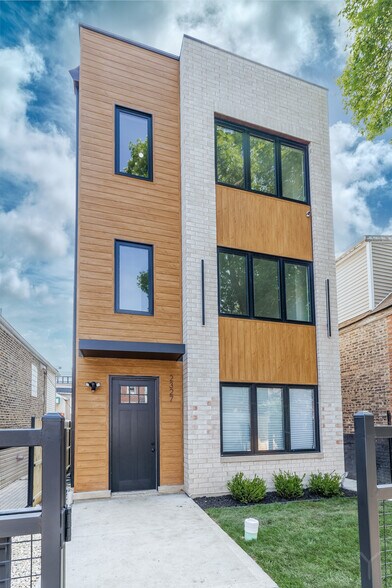 Primary Photo Of 3018 Polk st, Chicago Apartments For Sale