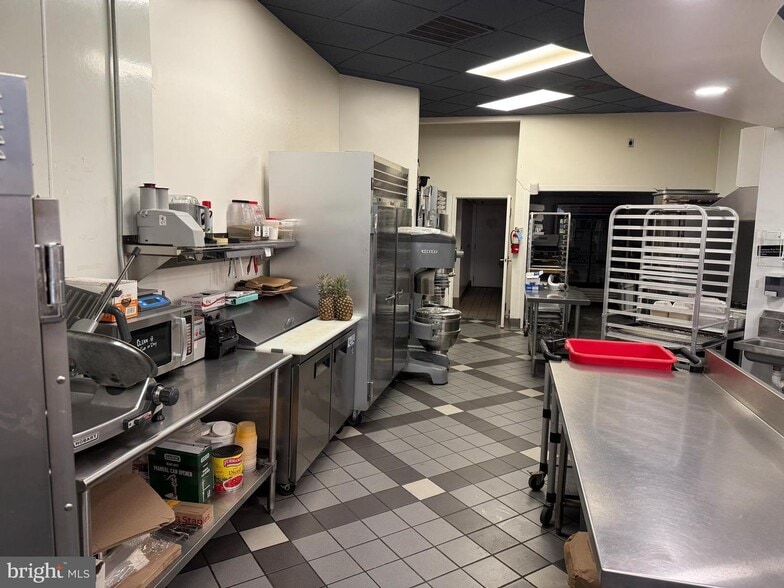 More Photos Of 47 S Queen St, Lancaster Restaurant For Lease