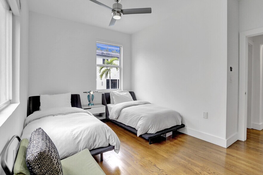 More Photos Of 430 Ne 121st St, Biscayne Park Movie Radio TVStudio For Sale