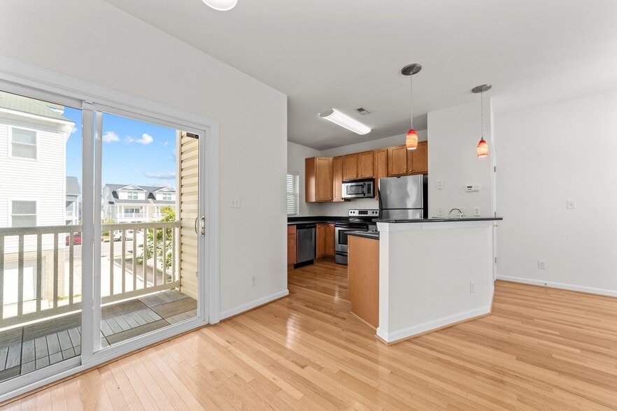 More Photos Of 2007 Baltic Ave, Virginia Beach Apartments For Sale