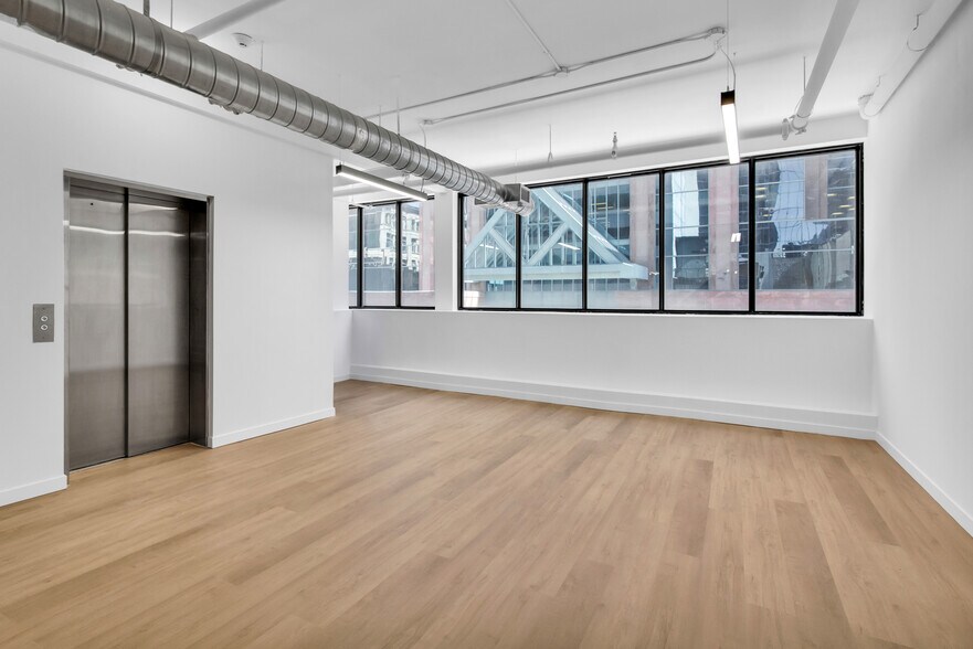 More Photos Of 146 Yonge St, Toronto Storefront Retail Office For Lease