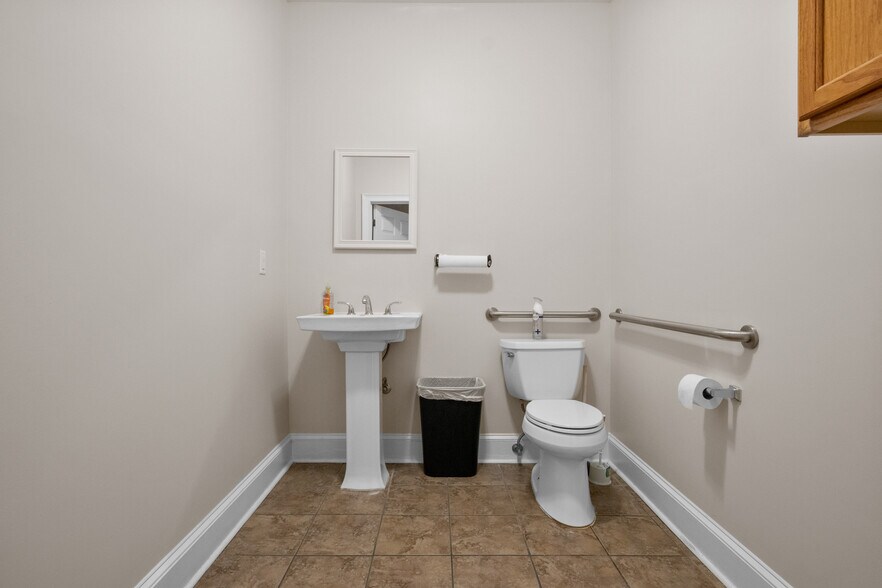 More Photos Of 110 Evans Mill Dr, Dallas Business Park For Sale