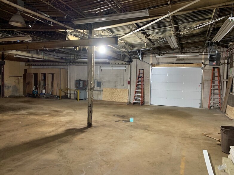 More Photos Of 5700 Walnut St, Richmond Warehouse For Lease