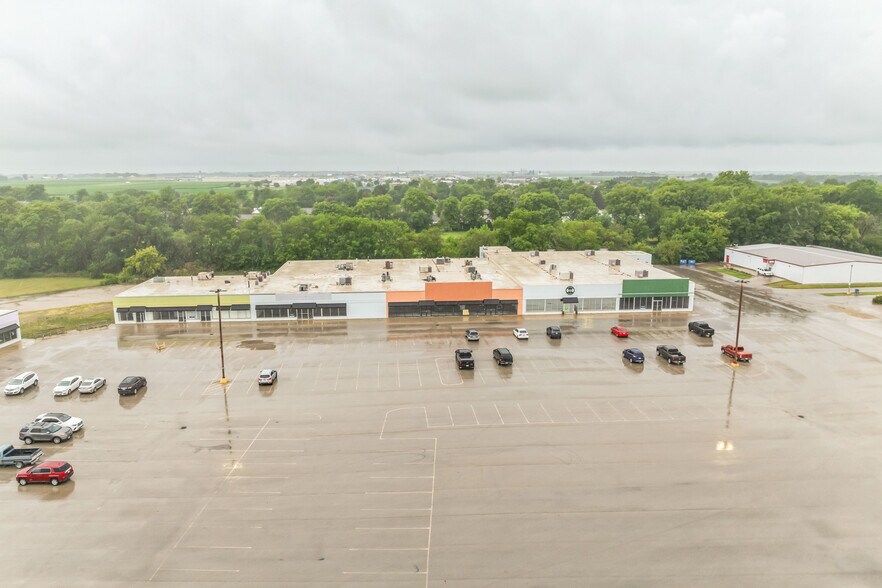 More Photos Of 1-14 W Reynolds St, Pontiac General Retail For Sale