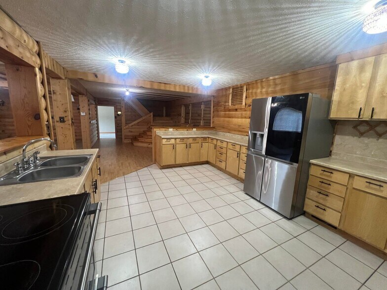 More Photos Of 380 S Main St, De Graff Light Manufacturing For Sale