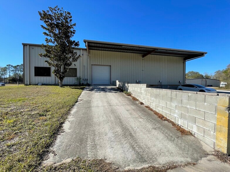 More Photos Of 4680 Lake Industrial Blvd, Tavares Warehouse For Sale