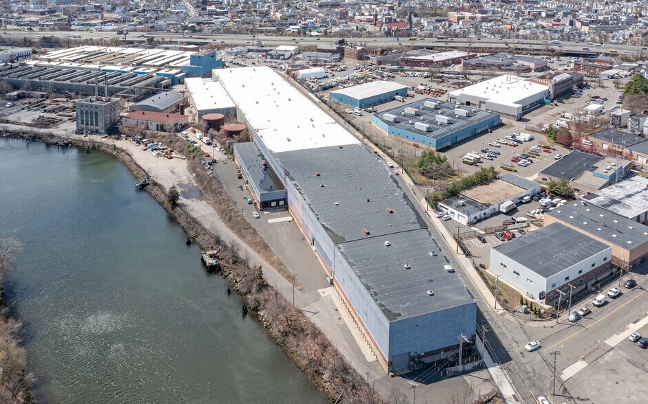 More Photos Of 640 N Washington Ave, Bridgeport Warehouse For Lease