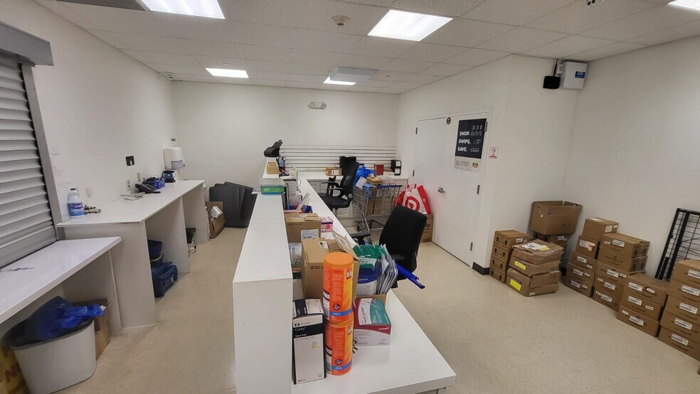 More Photos Of 838 E Grand St, Elizabeth Supermarket For Lease