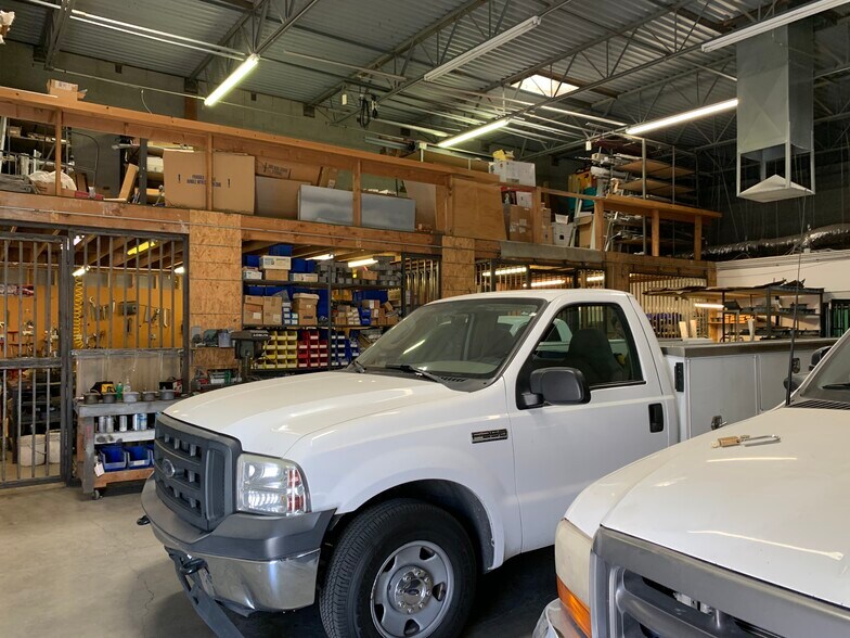 More Photos Of 4364 E Alexander Rd, Las Vegas Warehouse For Lease