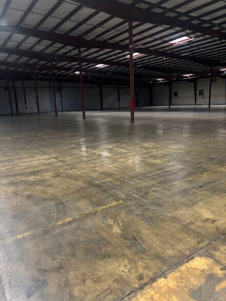 More Photos Of 150 Fox Sauk Rd, Ottumwa Warehouse For Lease