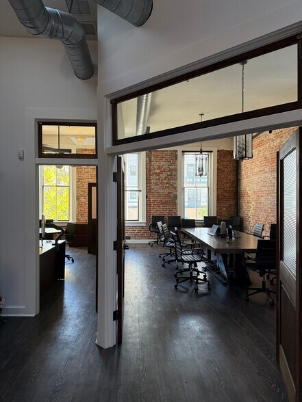 More Photos Of 472-476 E Main St, Ventura Storefront Retail Office For Lease