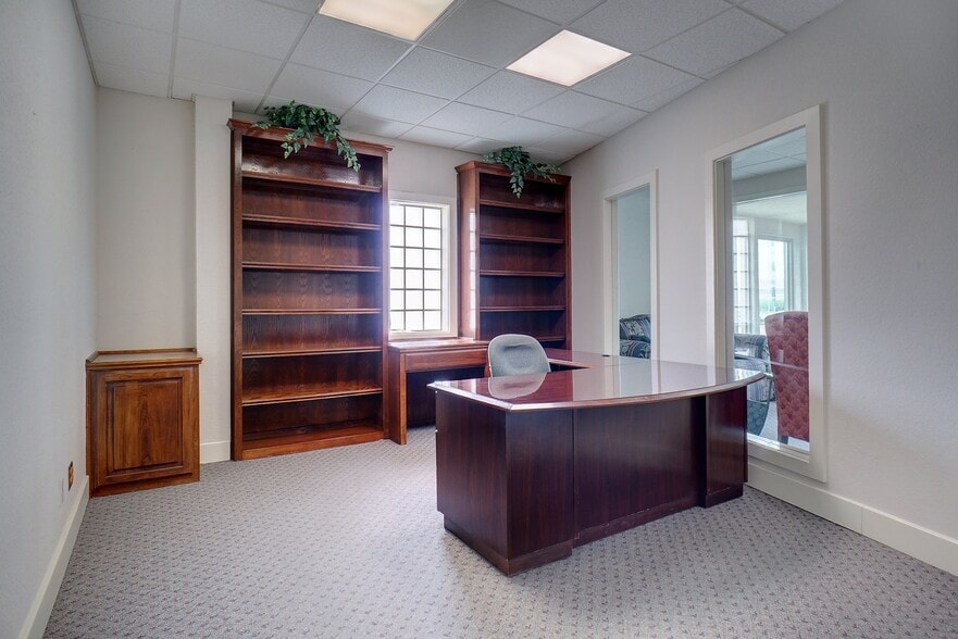 More Photos Of 1303 Northwest Hwy, Garland Office For Lease