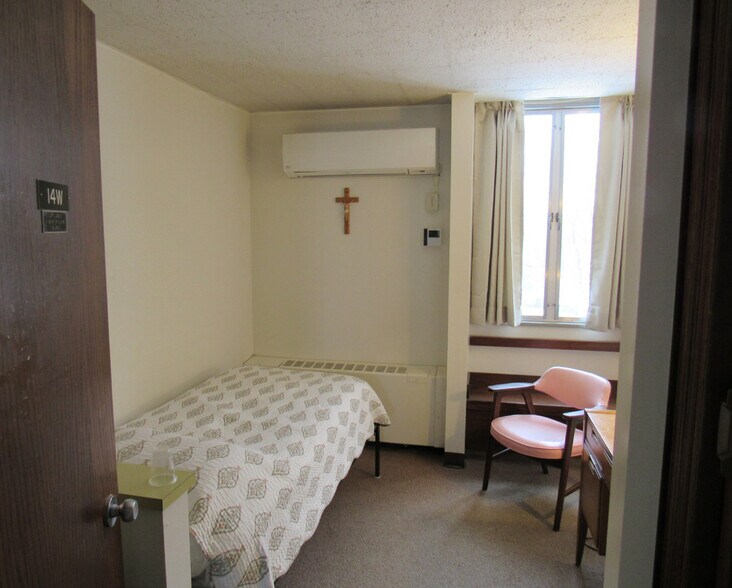 More Photos Of 29 Colton St, Farmington Religious Facility For Sale