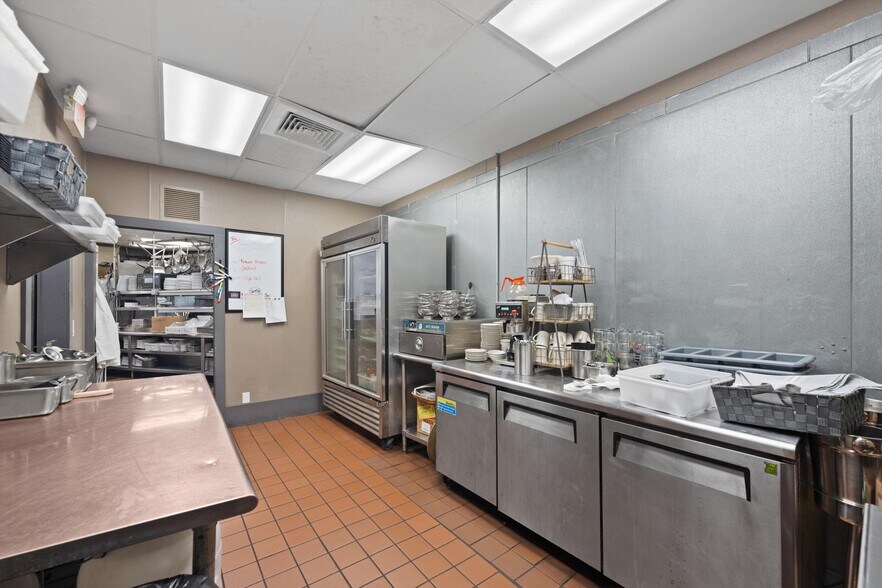 More Photos Of 514 NW Dixie Hwy, Stuart General Retail For Sale