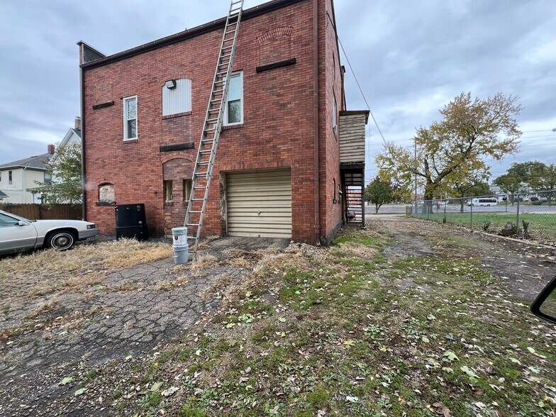 Primary Photo Of 715 State Ave NE, Massillon Flex For Lease