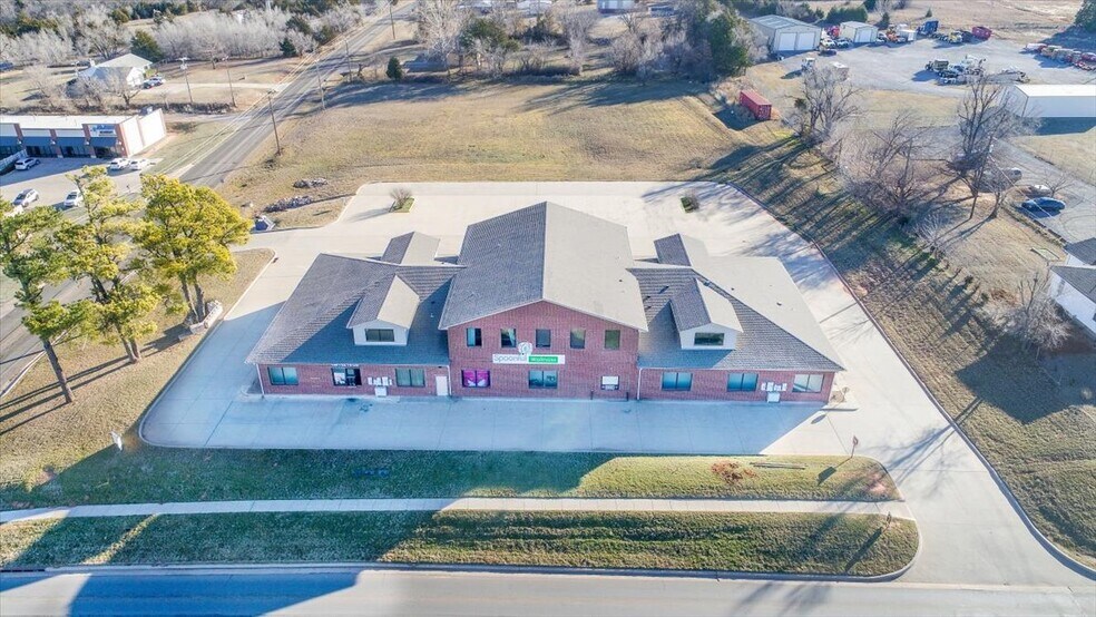 More Photos Of 2230 S Division St, Guthrie Storefront Retail Office For Lease