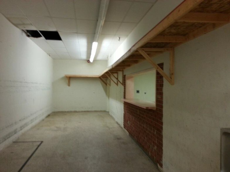 More Photos Of 35400-35412 E Michigan Ave, Wayne Storefront For Lease