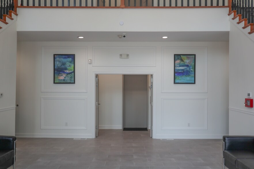 More Photos Of 2650 Apalachee Pky, Tallahassee Office For Lease