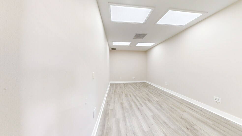 More Photos Of 8007-8115 NW 74th Ave, Miami Warehouse For Lease