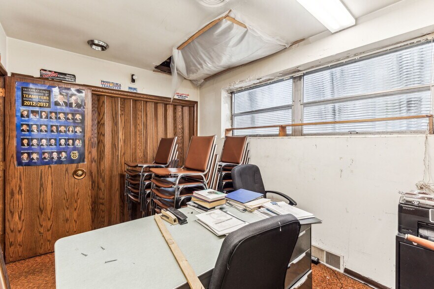 More Photos Of 1453 Edgmont Ave, Chester Office For Sale