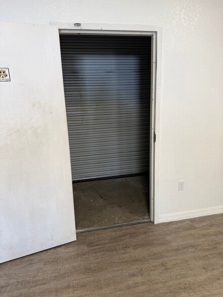 More Photos Of 4751 E Moody Blvd, Bunnell Showroom For Lease