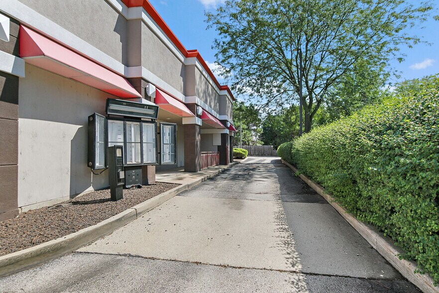 More Photos Of 240 Douglas Rd, Oswego Fast Food For Sale