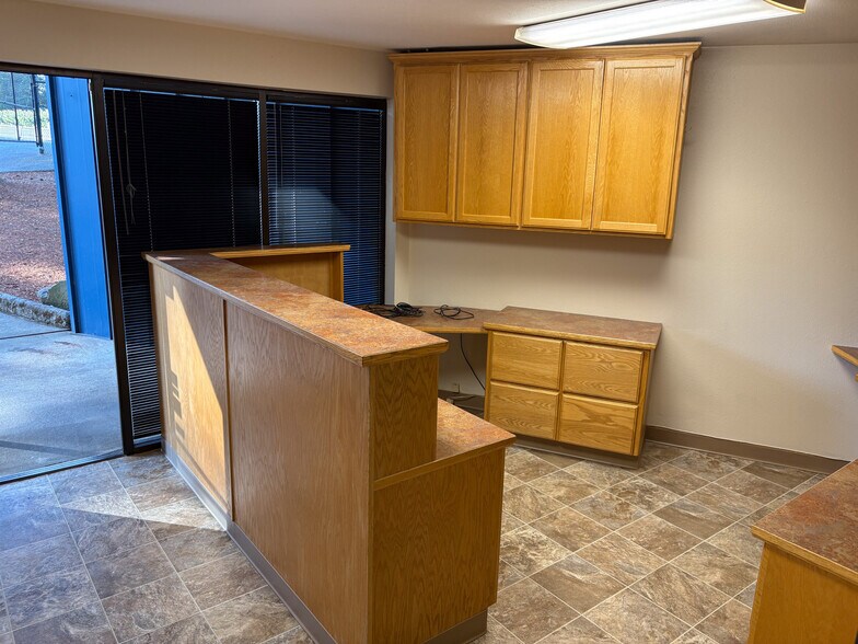 More Photos Of 3431 SE River Rd, Hillsboro Industrial For Sale